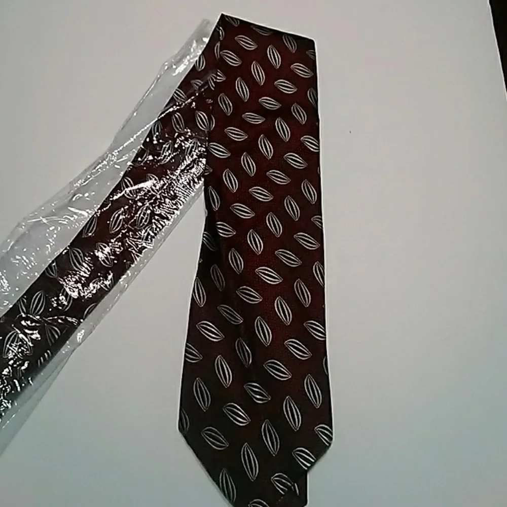 NWT Men's JoS A. Bank Tie